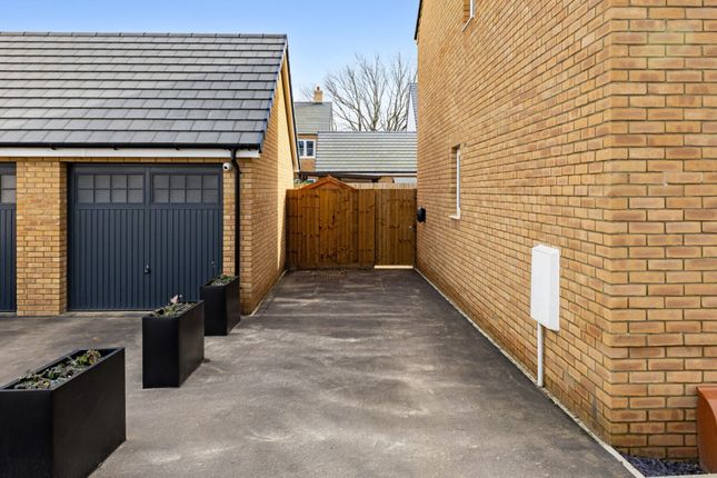Bullens Green Lane, Colney Health photo 3