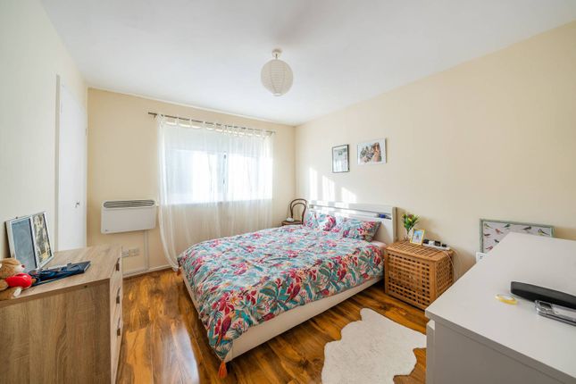 Flat for sale in Beckton, Beckton, London