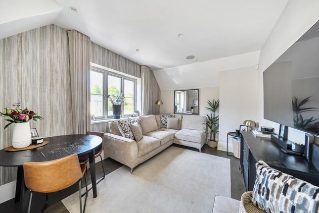 27, Elizabeth Grove, Bushey photo 2