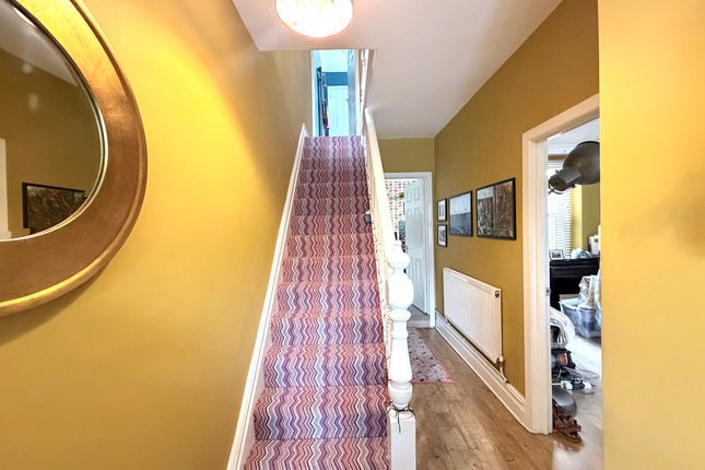 32 Llantrisant Road, Pontypridd photo 2