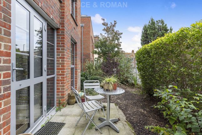 1-bed flat on Liberty House 6, Kingston Road, London, £289,950
