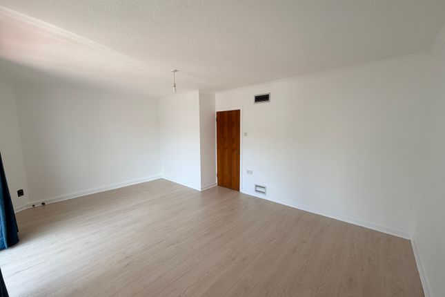 23 Vanewood Court, Plunch Lane Mumbles Swansea, LIMESLADE photo 4