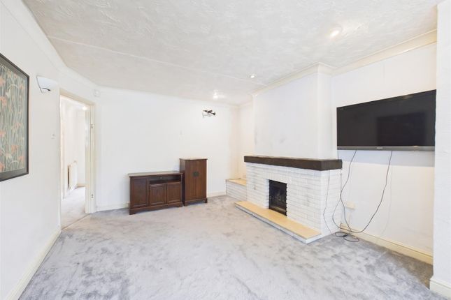 15, Gerrard Gardens, Pinner photo 3