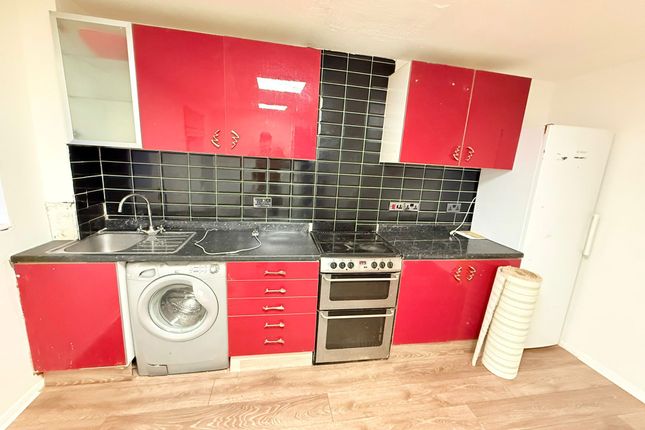 Thackeray Avenue, Tilbury photo 3
