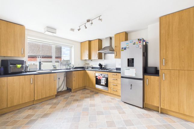 22, Hyatt Close, Gloucester photo 3