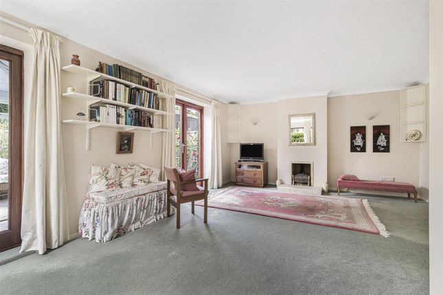 18, Colehills Close, Clavering photo 3