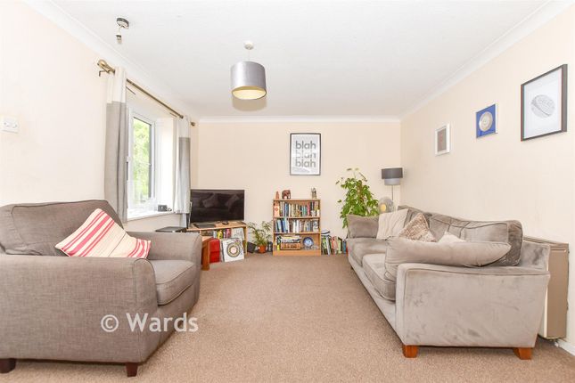 13, Oak Tree Close, Marden photo 4