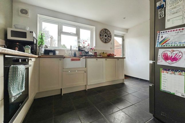 50, Kennel Lane, Berkshire photo 4