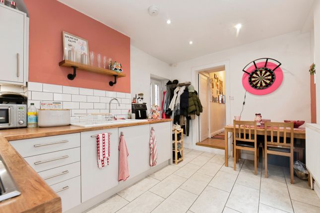 47a, Haydons Road, London photo 2