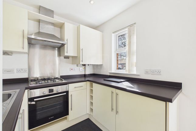 12 Victoria Gardens Kingsway South, Warrington photo 3