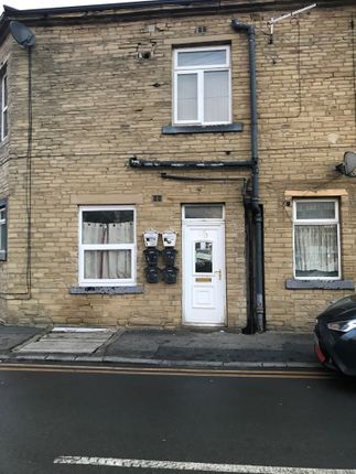 Flat to rent in Garnett Street, Bradford
