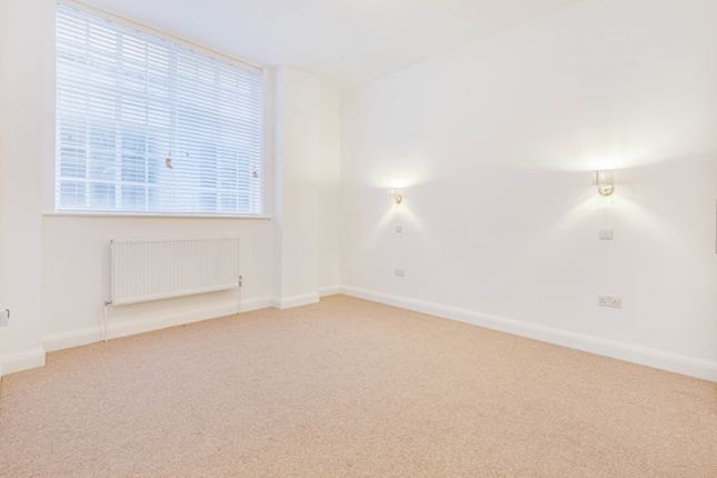 Upper Woburn Place, London photo 2