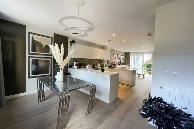 8, Ottley Drive, London photo 2