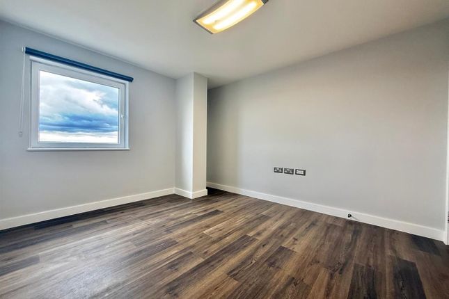 601 T R S Apartments, The Green, Southall photo 3