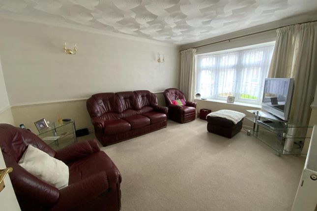 31 Adelphi Crescent, Hornchurch photo 2