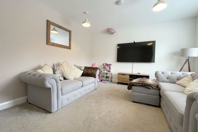 1, Tartan Close, Colchester photo 3