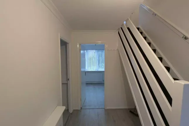 21, Morrell close, luton photo 2