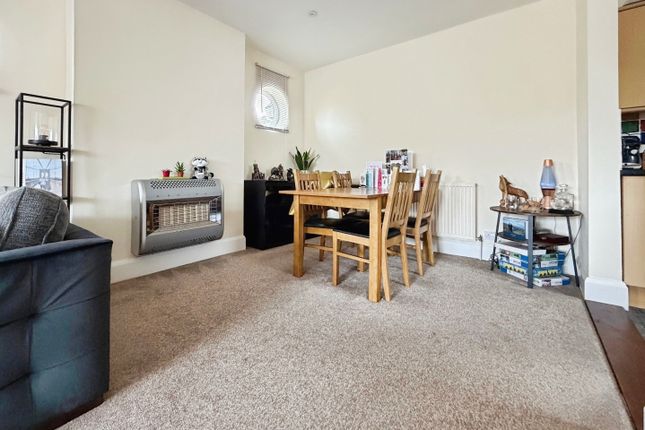 182, Portsmouth Road, Lee-On-The-Solent photo 4