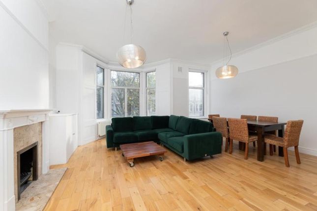 Flat to rent in Hall Road, St John's Wood, London