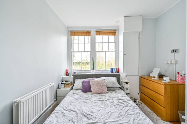 Flat for sale in Thornhill Road, Islington, London