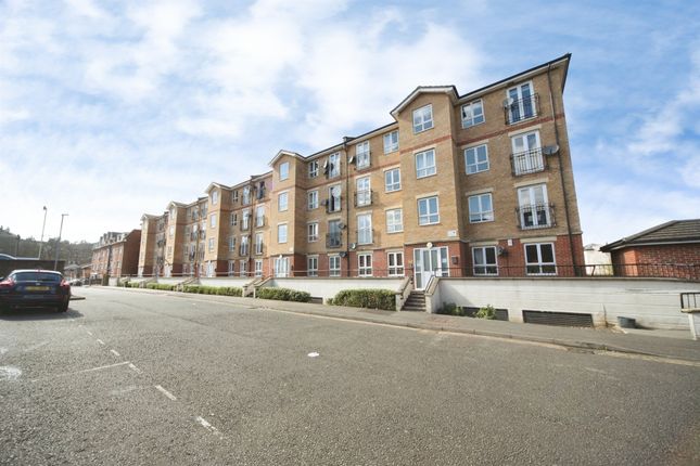 2-bed flat on Flat 15, Marlborough Court, Grove Road, Luton, £155,000
