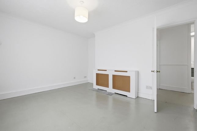 13, Thurlby Close, Woodford Green photo 3