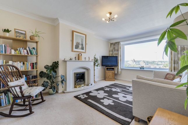 16, Kirkwood View, West Yorkshire photo 2