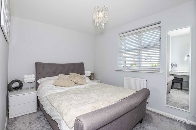 80, Henry Doulton Drive, London photo 3