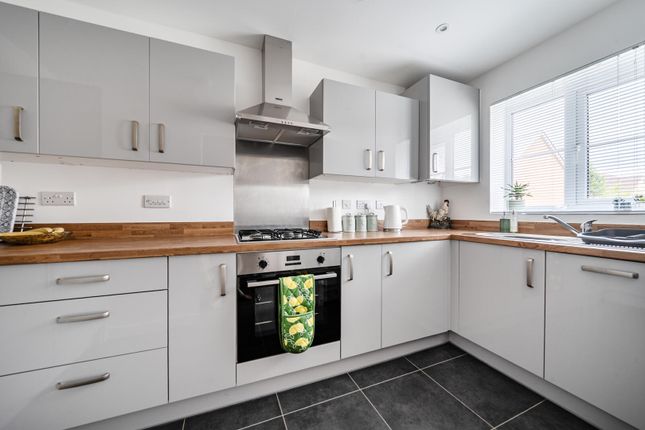 9, Winchcombe Avenue, Devizes photo 3