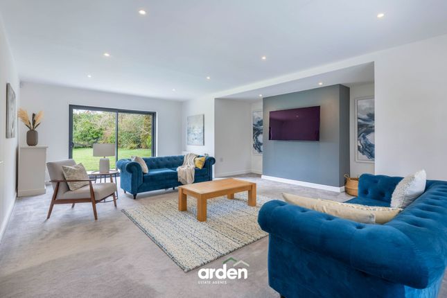 4 Hollyfield Drive, Birmingham photo 2