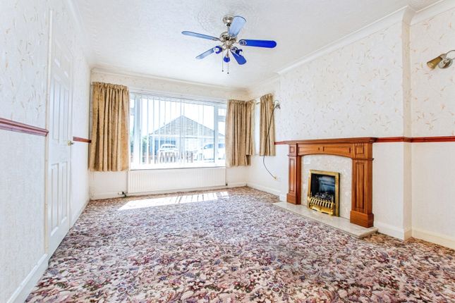 10, Churchill Drive, Lincolnshire photo 3