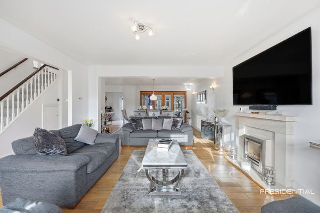 53 Lambourne Road, Chigwell photo 3