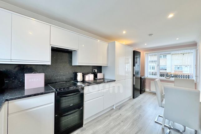94, Lomond Place, Irvine photo 3