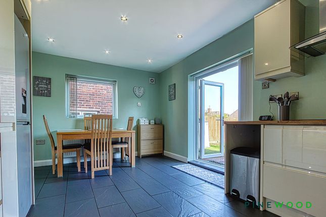 315 North Wingfield Road, Chesterfield photo 4