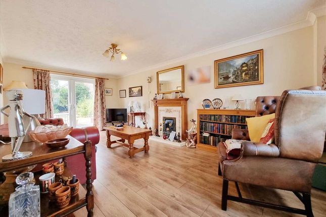 1, Houlden Way, Heckington photo 2