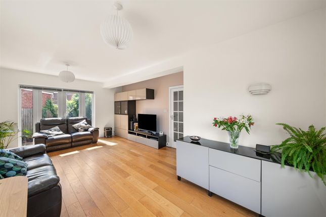 29, Fredora Avenue, Hayes photo 5