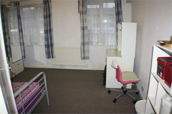 Flat 5, Montrose Court, The Hyde, COLINDALE photo 4