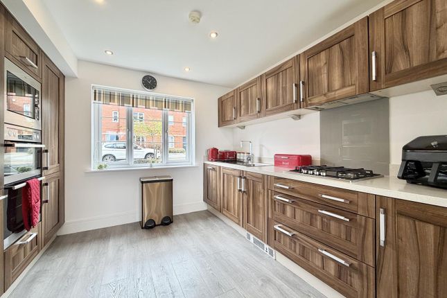 39, Bluebell Avenue, Leeds photo 3