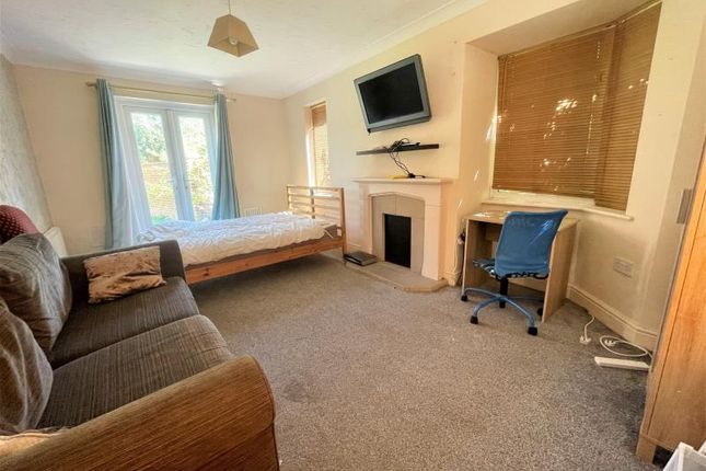 Property to rent in Mascot Square, Colchester
