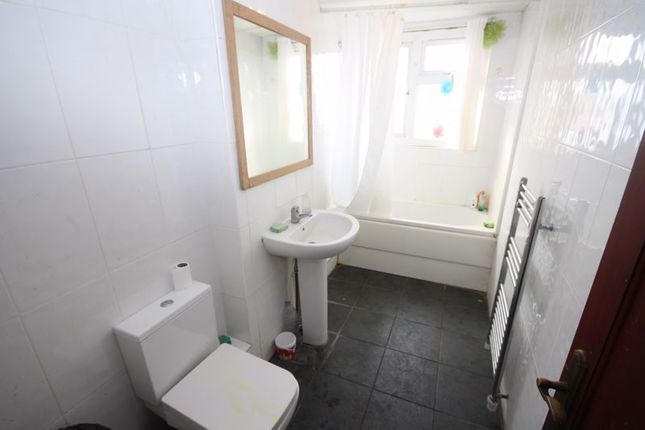 74, Godfrey Avenue, Northolt photo 3