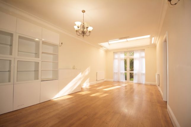 6 Broom Avenue, Salford photo 4