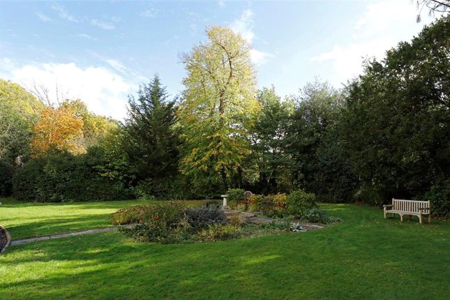 95 Sutherland House,, Highlands Heath, London photo 4