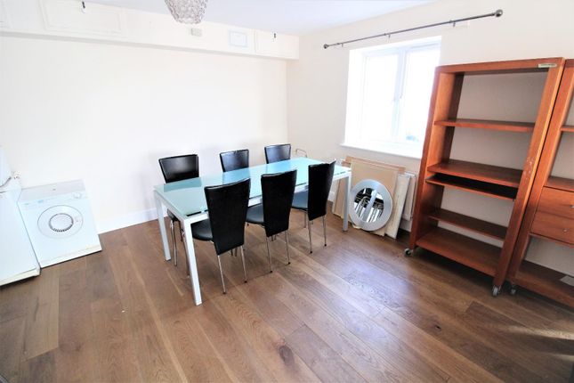 Flat to rent in Chichester Wharf, Erith