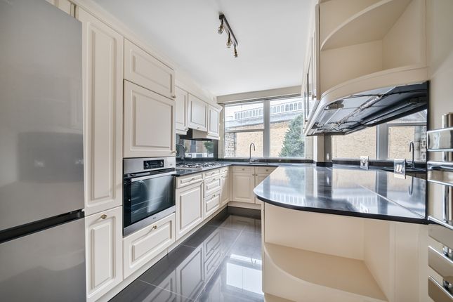 Flat to rent in Kensington Park Road, London