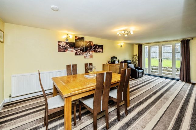67, Foxcroft Drive, Brighouse photo 4