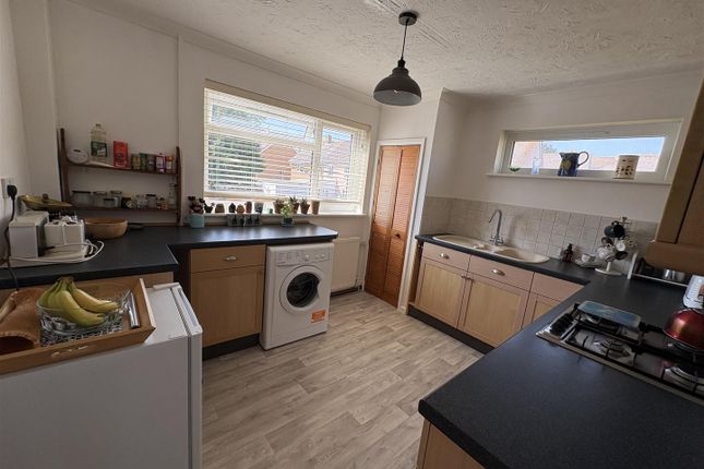 25B, Hillcrest Road, Weymouth photo 3