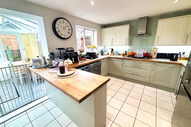 43, Llys Llwyfen, Swansea photo 2