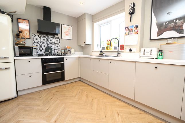 8, Foster Drive, Leamington Spa photo 3