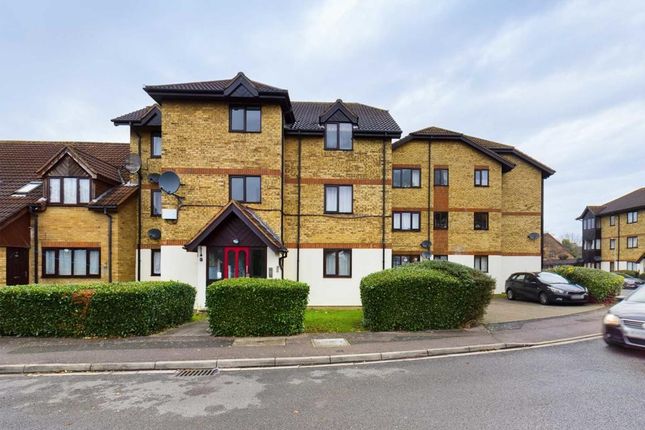 Thumbnail Flat for sale in Redwood Grove, Bedford