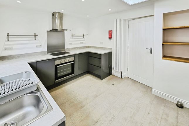 4, Oakfield Street, Exeter photo 2